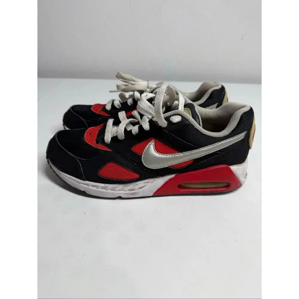 Nike Air Max IVO Sneakers Crimson Black Infrared Youth Kids Size 6,5 579995-001